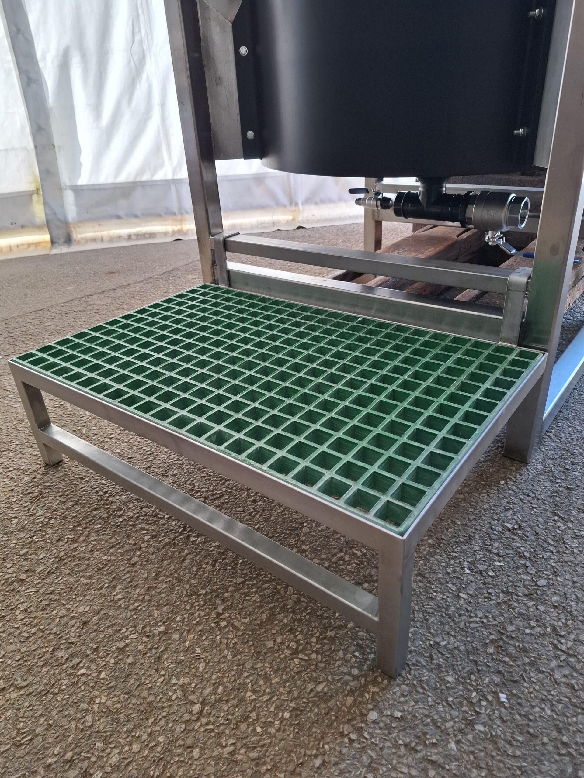 Marche pied pour cuve