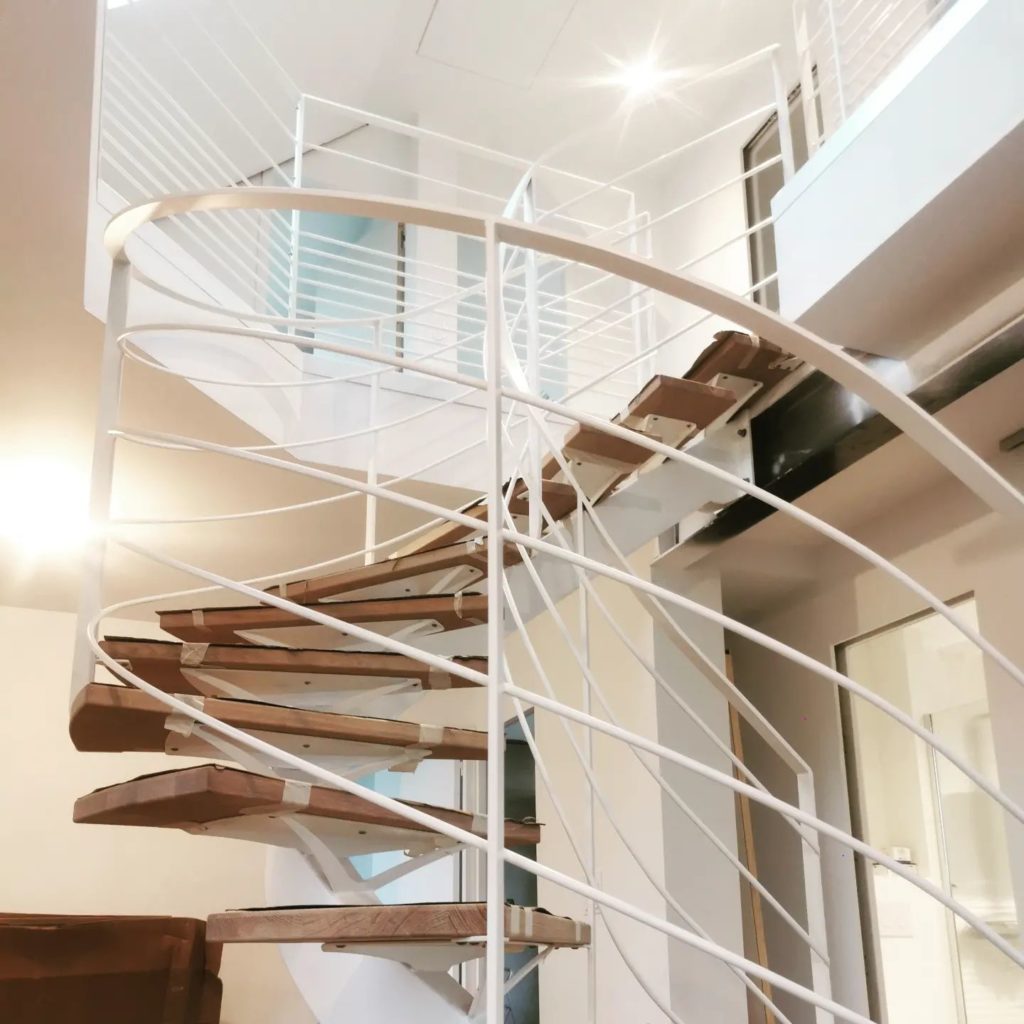 escalier limon central blanc